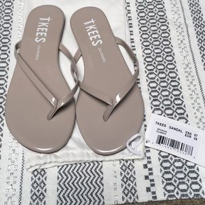 Tkee Gloss sandal size 7